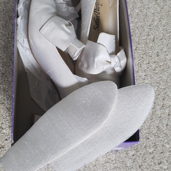 Raw silk shoe - Picture 7 of 7